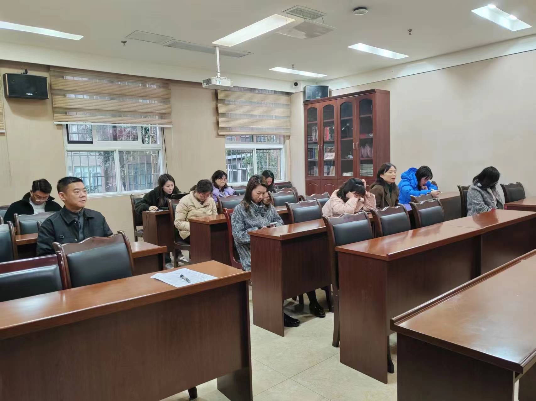 市农担公司组织专题学习《关于金融工作论述摘编》《防范化解金融风险问责规定》