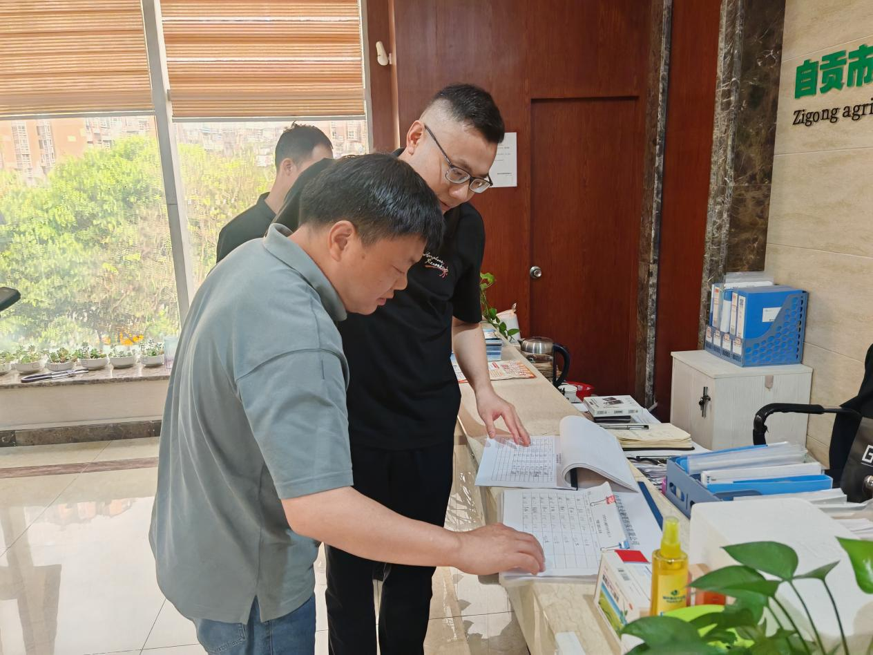 自贡市财政局荣局长一行莅临公司检查指导安全生产工作(图2) 图片2.png